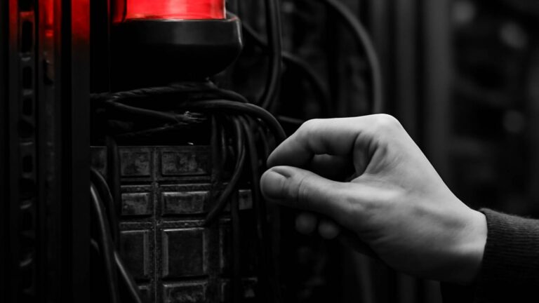 Технологии и ИИ - Нейросети - Внуково перешел на отечественную систему обработки багажа - Не факт!.