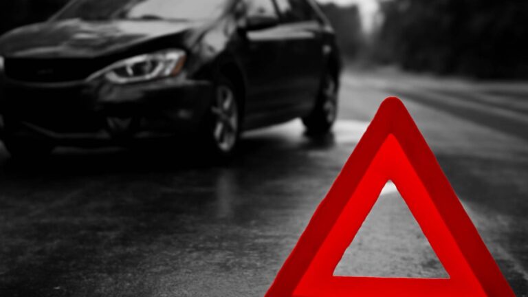 Авто - ПДД - Почему нельзя обгонять через прерывистую 1.6: простое правило Верховного суда - Не факт!.