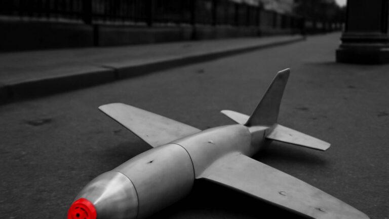 Редакционная иллюстрация к материалу рубрики Происшествия