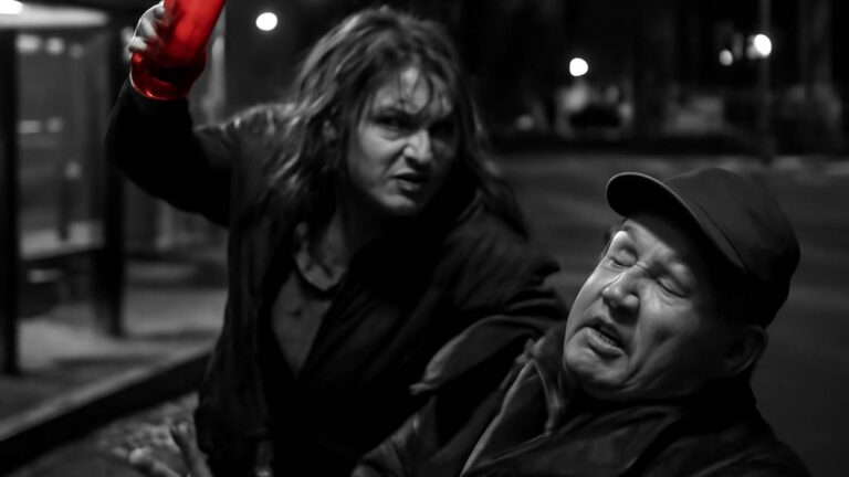 Город - Безопасность - В Петербурге на площади Искусств задержали женщину после нападения на - Не факт!.