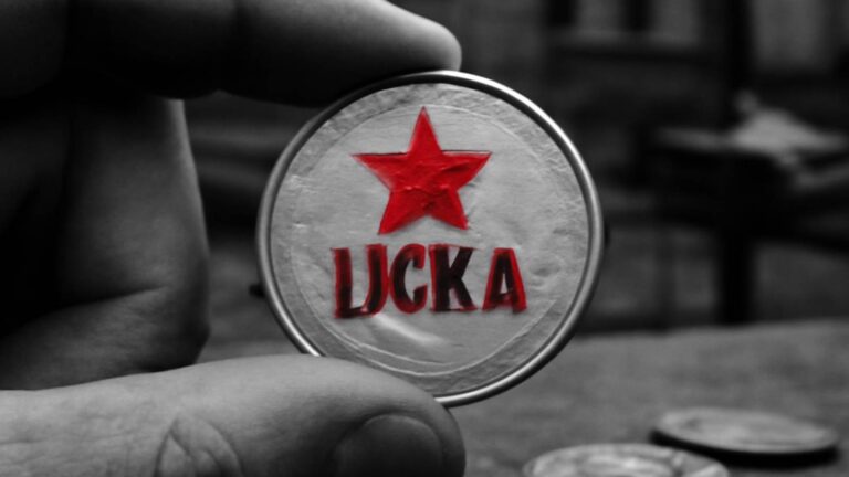 Политика - Памятные монеты Банка России посвящены спортивным клубам и поступили - Не факт!.