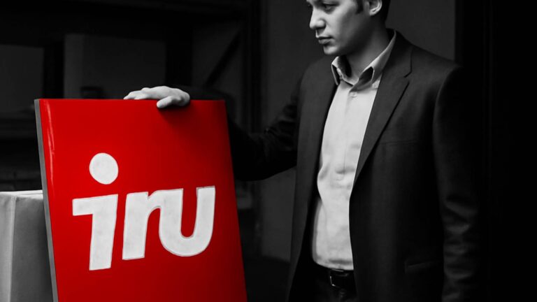 Бизнес - iRU запускает первый за десять лет ребрендинг - Не факт!.