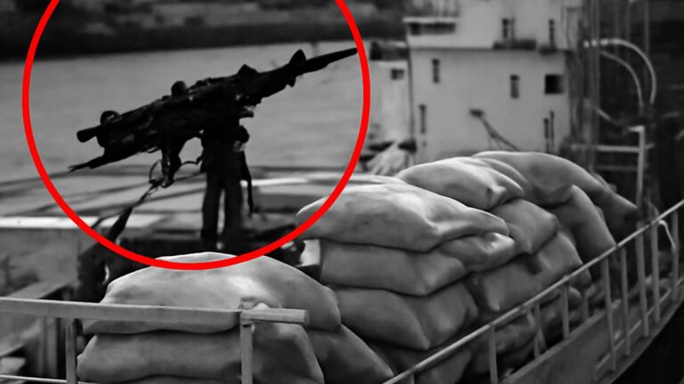 Мир - Страны - Эстония обнародовала кадры с российским газовозом с вооружением - Не факт!.